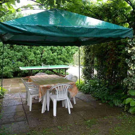 Three-bedroom Near Lake Apartamento